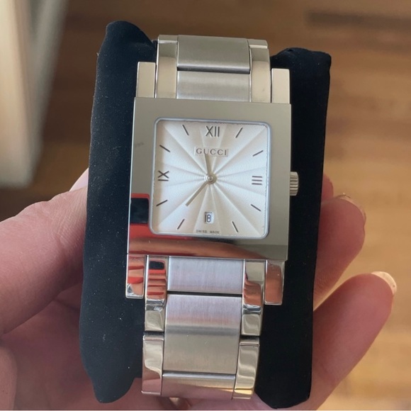 Gucci watch good condition - Picture 3 of 6